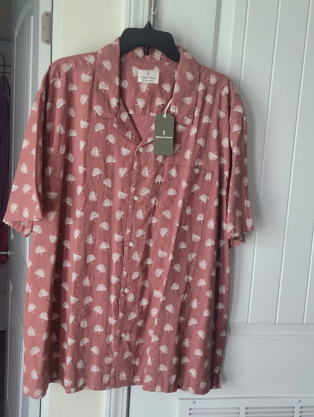 Mutual Weave Men's Printed Short-Sleeve Button-Up Shirt In dusty Rose/sea shells